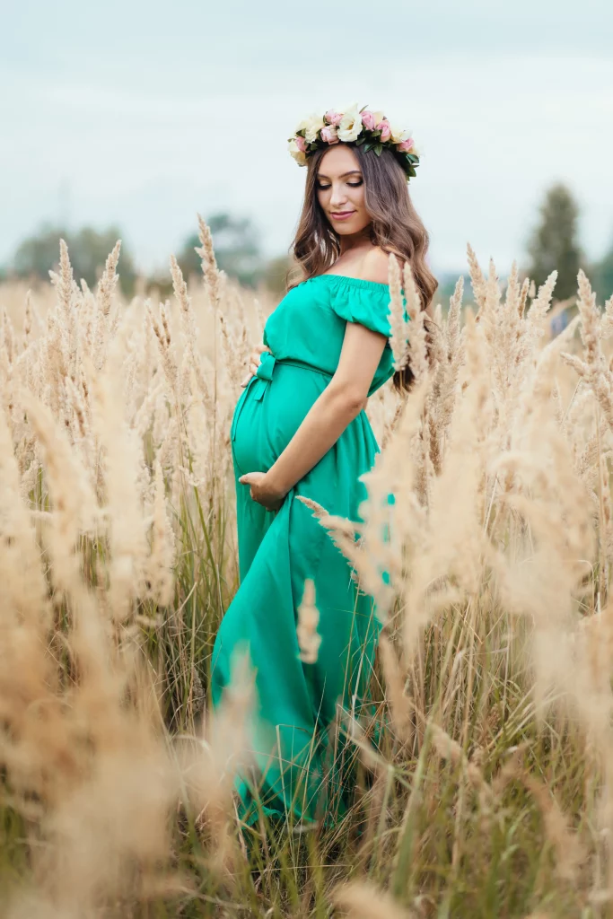 future-mother-stands-grass